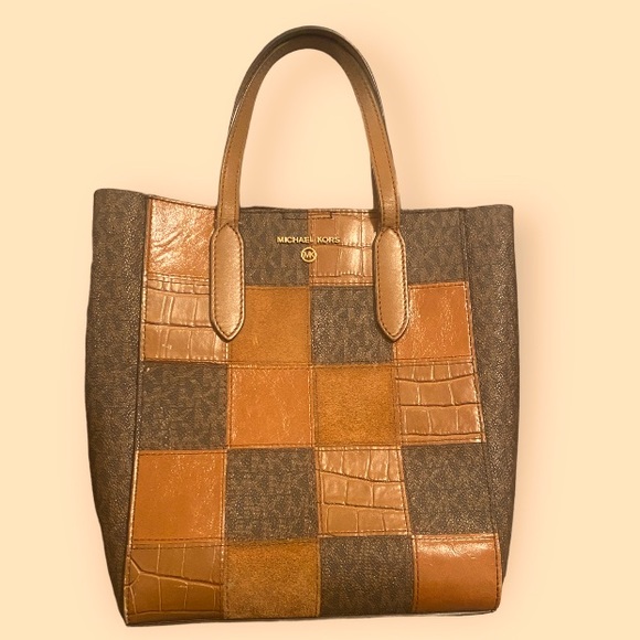 Michael Kors Handbags - Michael Kors Signature Sinclair small crossbody-tote